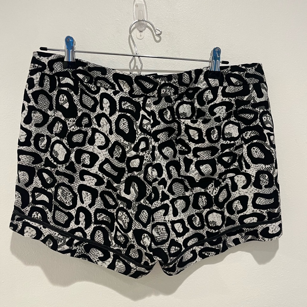 Cynthia Rowley Gray Cheetah Shorts Size 10 - Picture 6 of 6